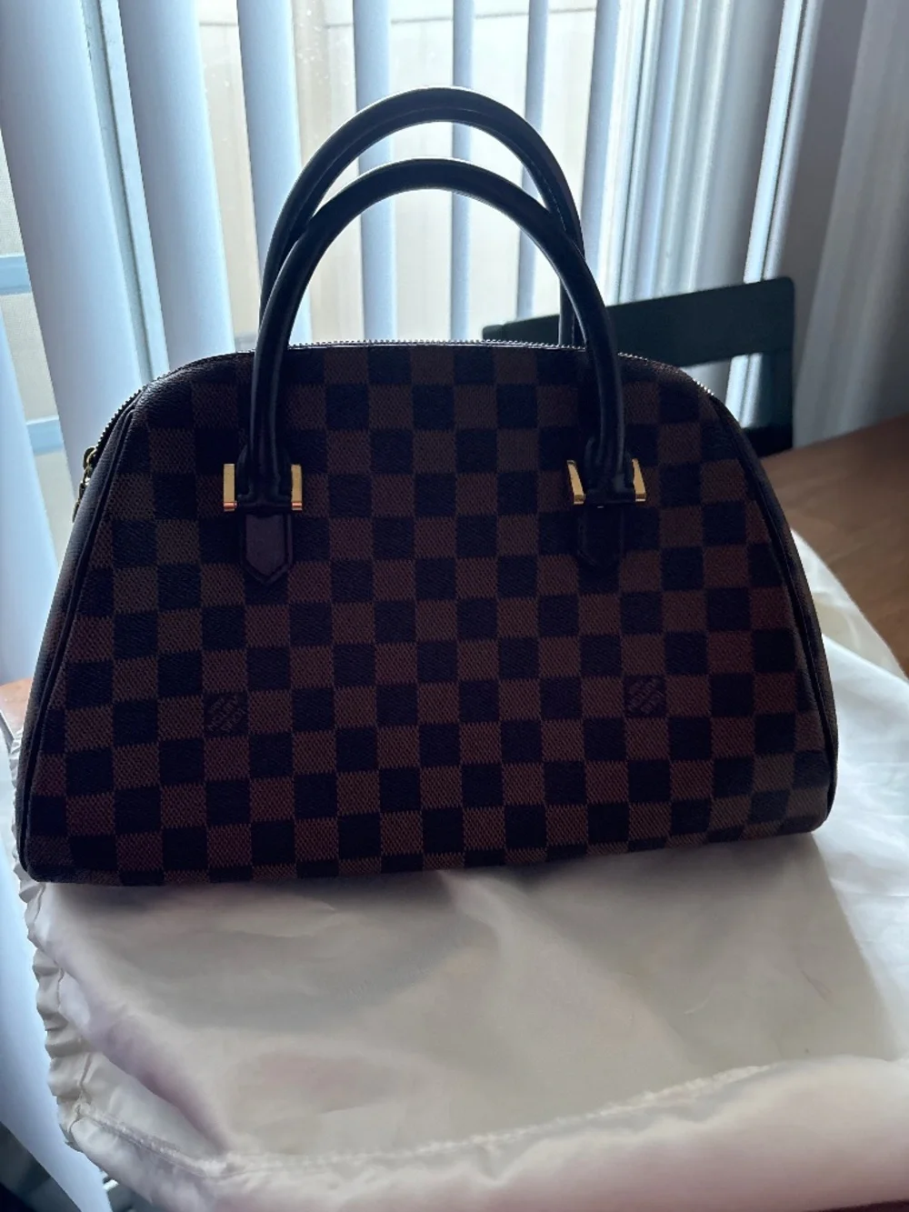 Louis Vuitton Demier - Picture 1 of 3